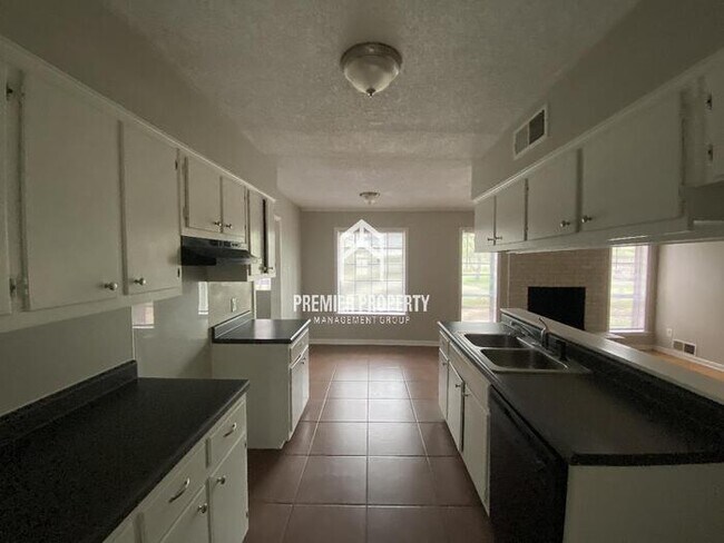 Foto del edificio - 1715 Santa Clara - Available Now!