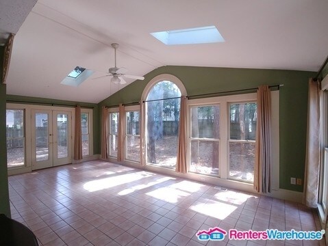 Building Photo - 891 Providence Dr