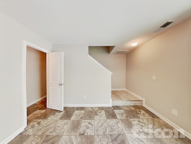 Building Photo - 4439 Oak Pointe Dr