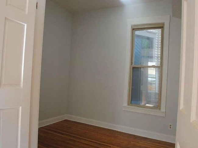 Photo - 1847 W Byron St Apartment