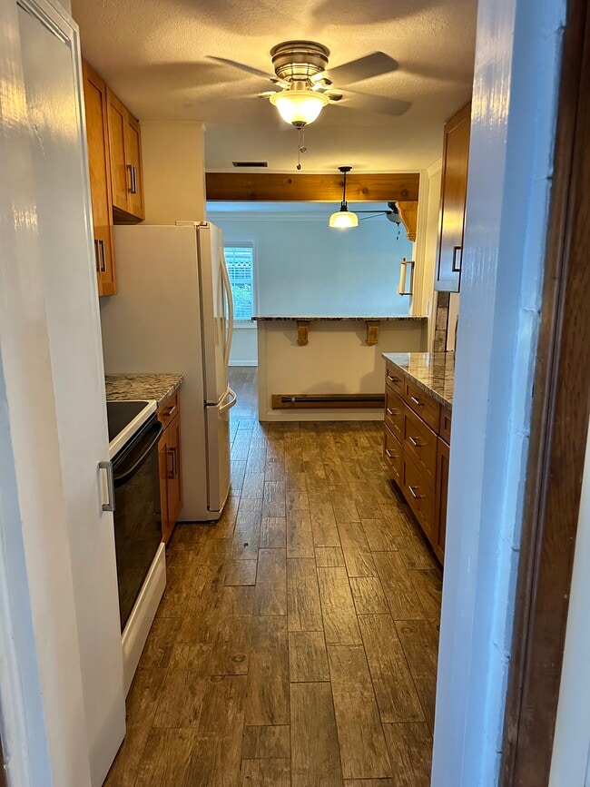 Building Photo - 1015 Clearview Ave