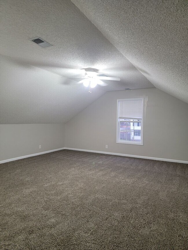 Foto del edificio - 3 Bedroom 2 1/2 Bathroom Home!