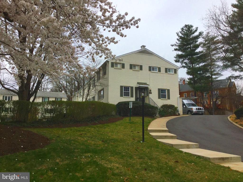 Foto principal - 5358 Pooks Hill Rd