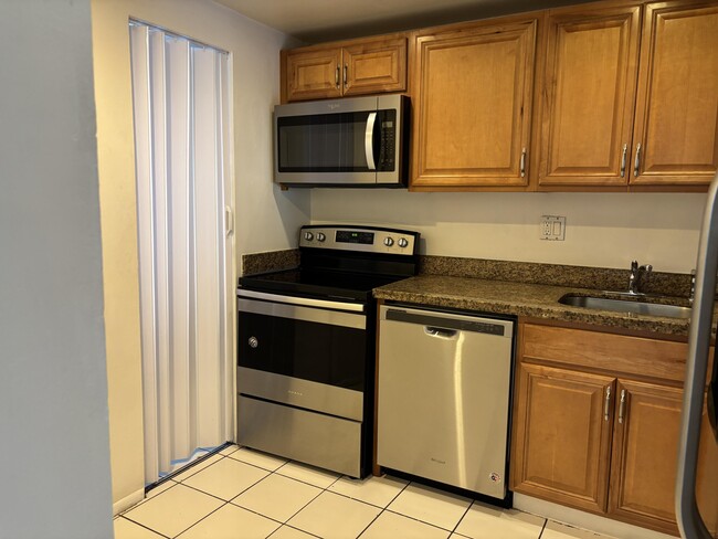Building Photo - 8051 S Colony Cir