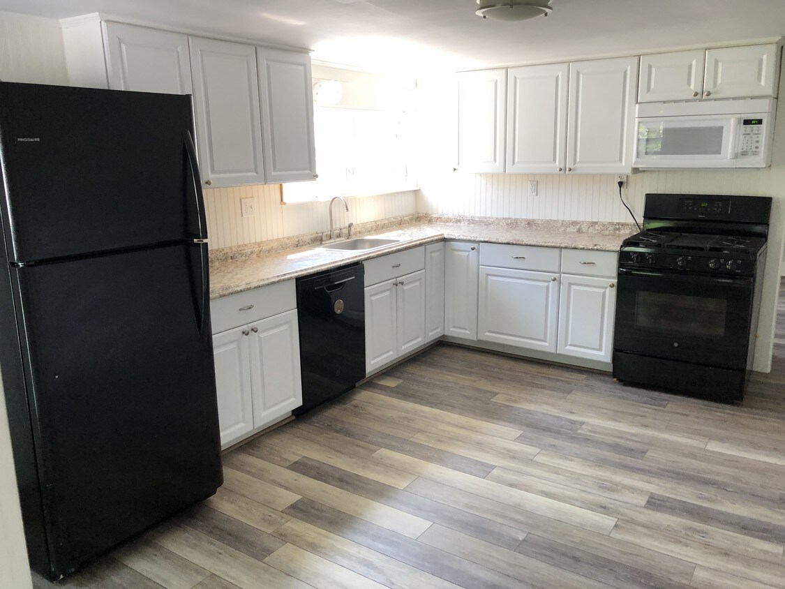 Full “Eat in” Kitchen - 48 Concord St
