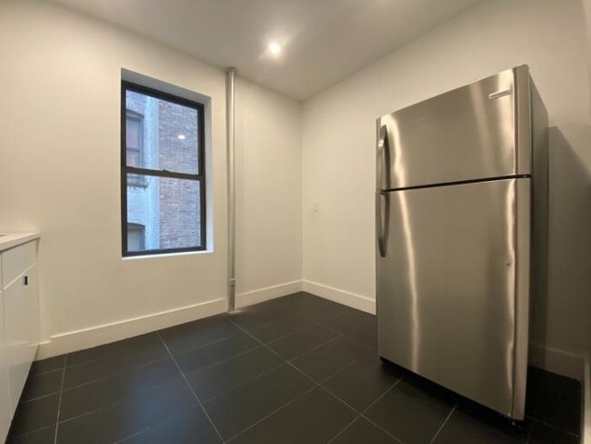 Foto del edificio - 2 bedroom in BRONX NY 10457