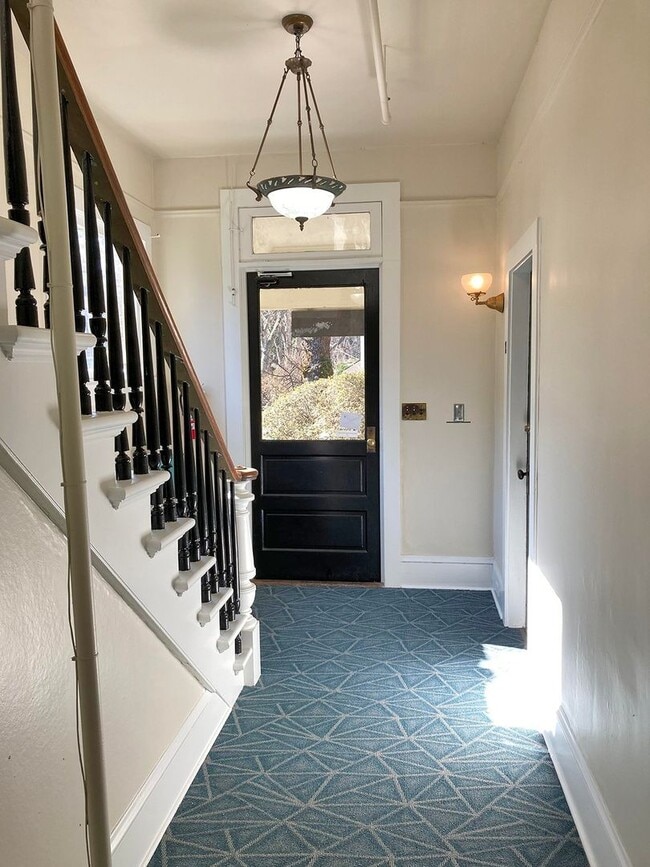 Building Photo - 2234-2238 SW Vista Ave