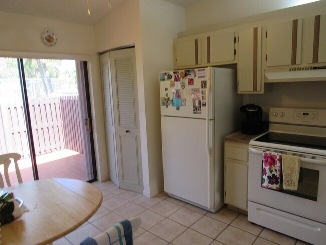 Building Photo - 606 Sea Pine Way