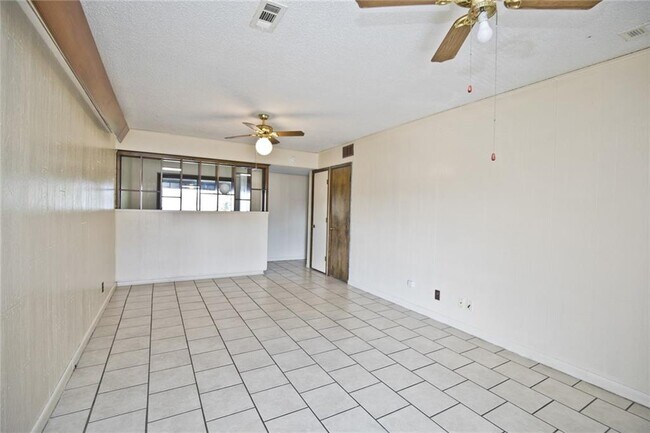 Foto del edificio - 335 S 7th St