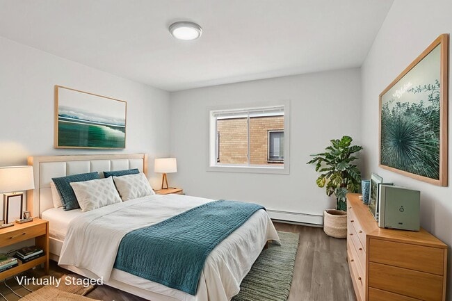 Interior Photo - 1045 River