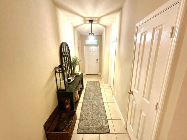 Foto del edificio - *COMING SOON* Modern Home with Fenced Backyard, Community Pool & Playground!
