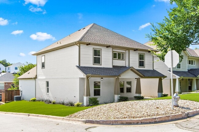 Foto del edificio - * MOVE IN SUMMER 07/03/2027 * 6 Bed 4 Bath Home, Walk to TCU Light Housekeeping Included