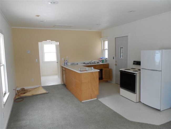Building Photo - Studio, 1 bath House - 821 Lincoln Ave