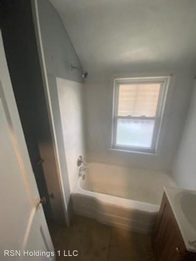 Building Photo - 3 br, 1 bath House - 15603 Stockbridge