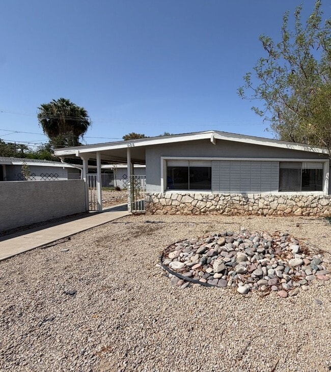 Building Photo - 934 W Monterosa St