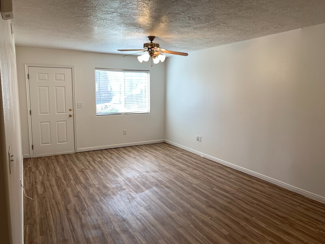 Foto del edificio - Townhome in Hawk Hollow