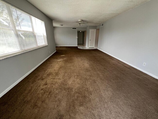 Foto del edificio - Spacious 2 Bedroom in Inverrary