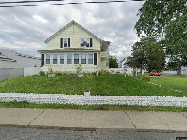 Building Photo - 21 Miller St