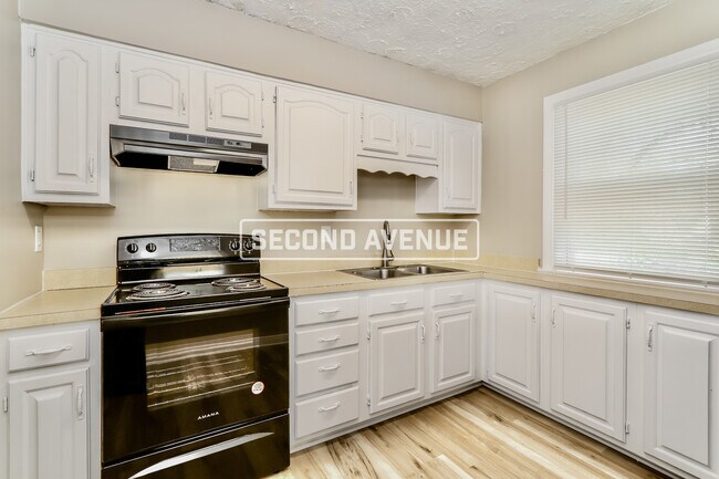 Building Photo - 651 S 37th St