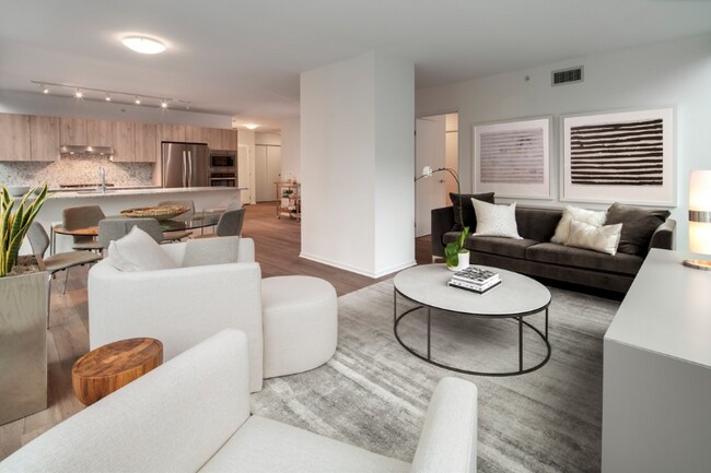 Building Photo - 220 E Illinois St