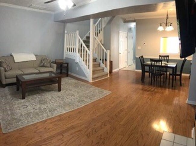 Building Photo - 409 Wrought Iron Bend