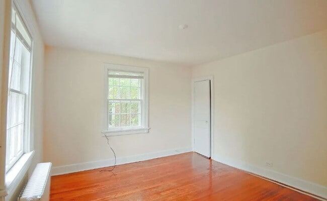 Building Photo - 2026-2027 School Year / 8 Bdrm / 3 Bath St...