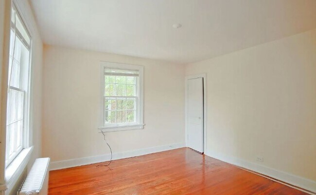 Foto del edificio - 2026-2027 School Year / 8 Bdrm / 3 Bath St...