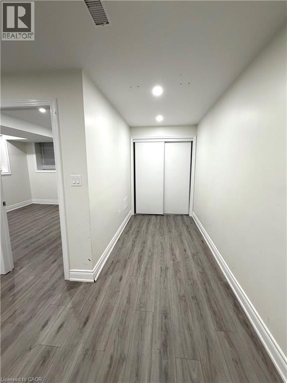 Building Photo - 16 Lady Evelyn Cres