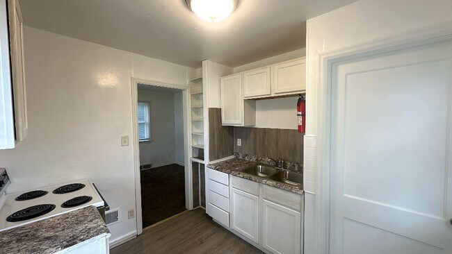 Building Photo - FOR RENT- 202 Janney **PETS OK**