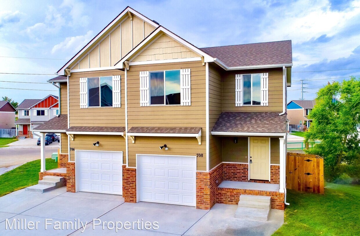 Foto principal - 4 br, 3.5 bath House - 743 Deer Haven