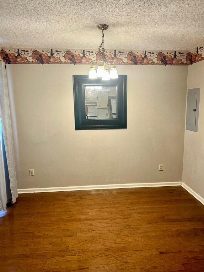 Building Photo - 102 Brandywine Dr NE