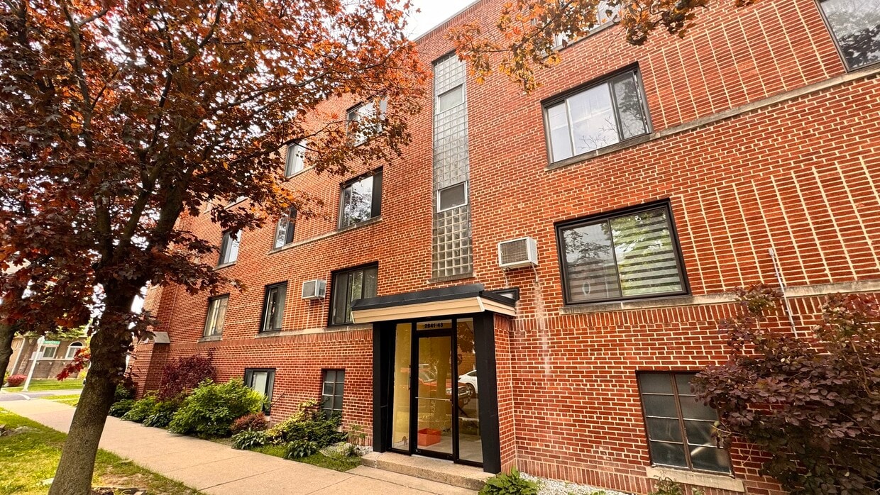 Primary Photo - 2843 W Arthur Ave