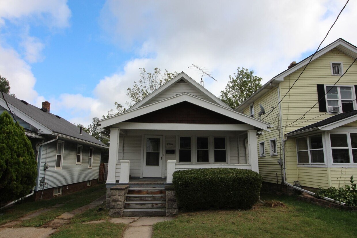 Primary Photo - 3904 Burton Ave