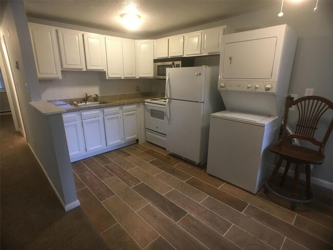 Foto del edificio - 9242 Hickory St