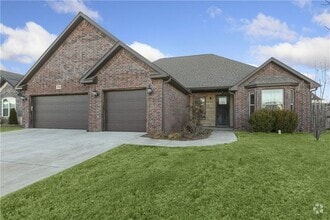 Building Photo - 2304 SW Chaddington Rd