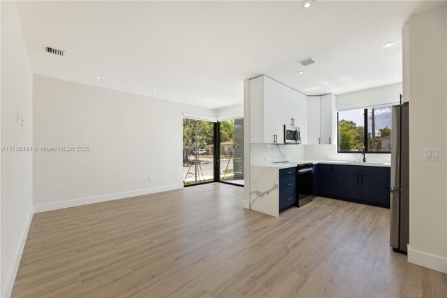 Foto del edificio - 3 bedroom in Miami FL 33150