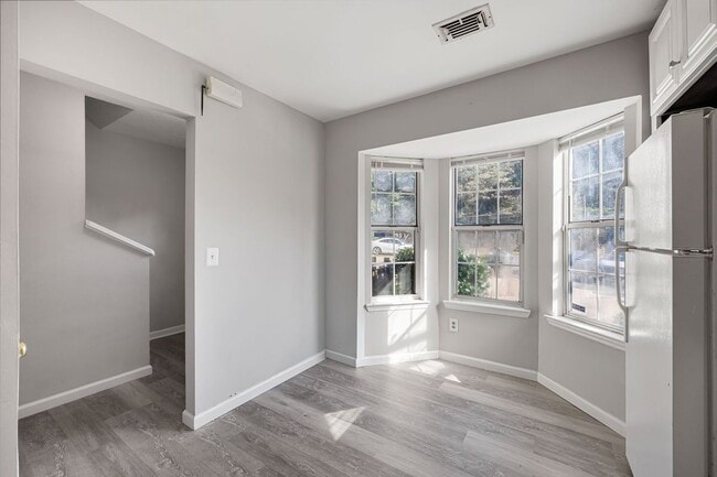 Building Photo - 1871 Grant Ct