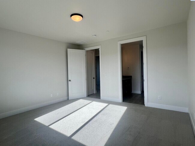 Foto del edificio - FOR RENT, newer modern home