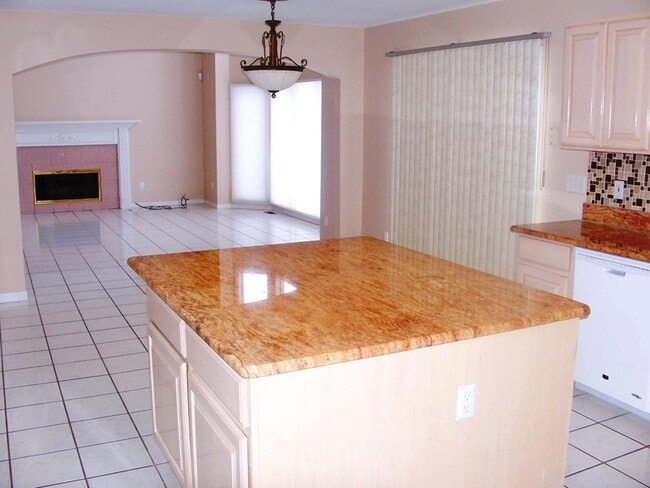 Building Photo - 45866 Fountain View Dr