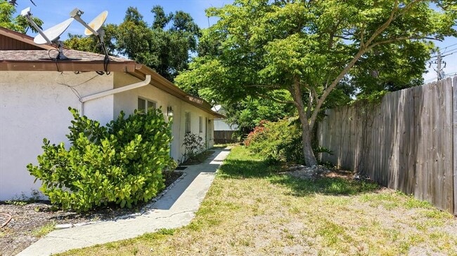 Building Photo - 2777 Dueby St