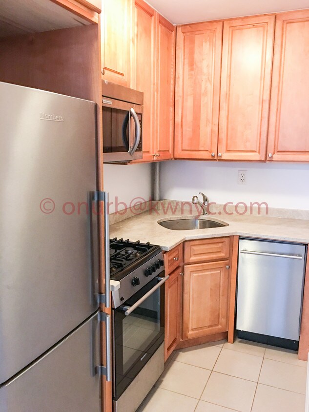 Primary Photo - 561 3rd Ave