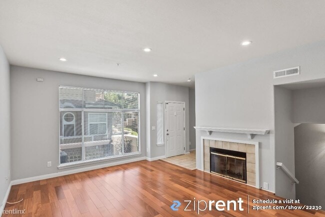 Building Photo - 3 br, 2.5 bath Townhome - 437 Camille Circ...