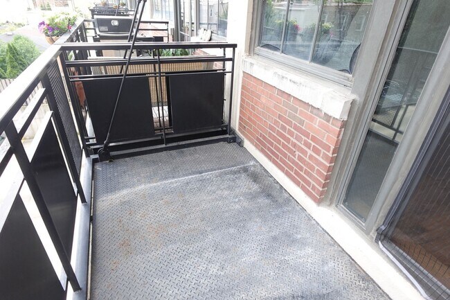 Foto del edificio - 3963 W Belmont Ave