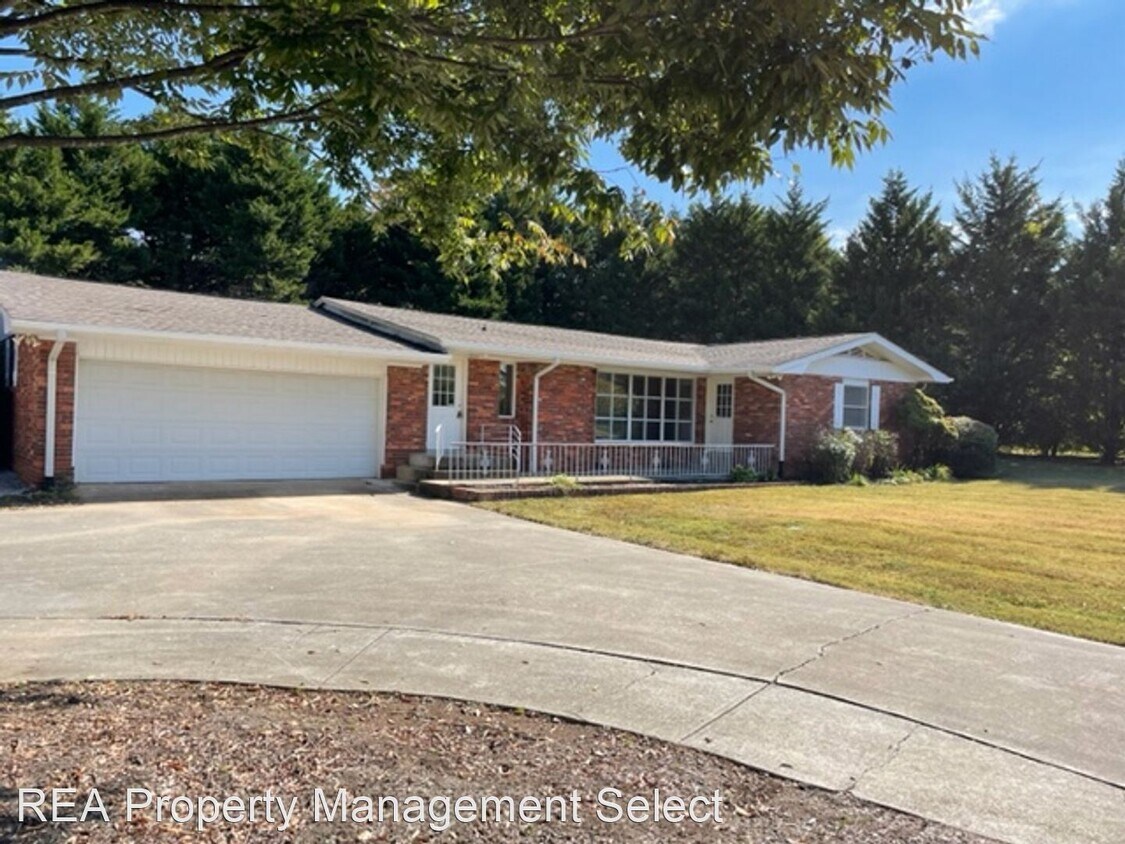 Primary Photo - 3 br, 2 bath House - 216 Concord Road