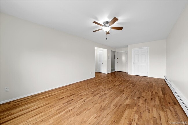 Foto del edificio - 410 Jericho Tpke