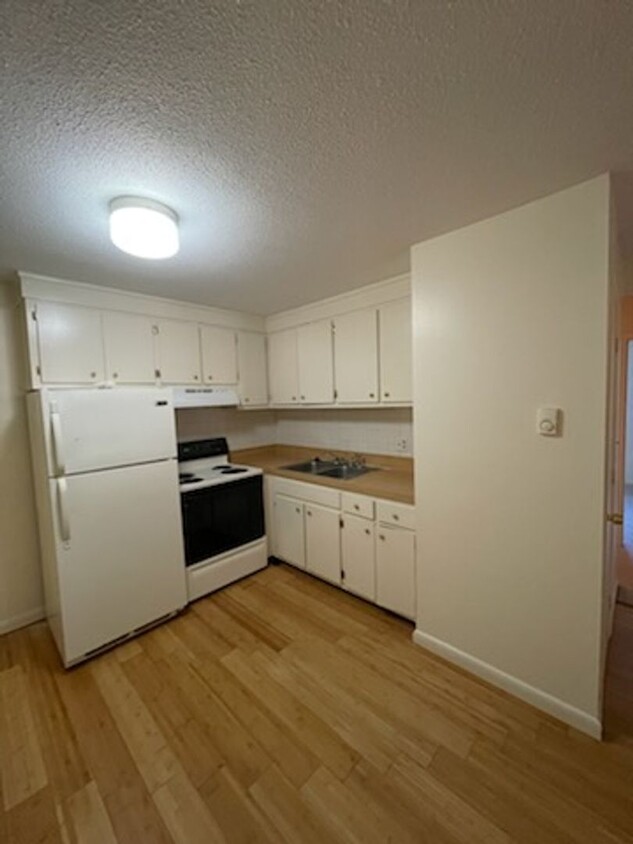 Foto principal - 2br-Clean unit at Madison Arms