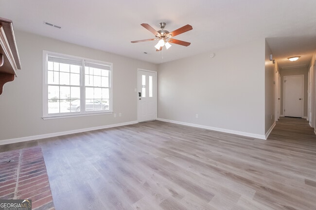 Foto del edificio - 315 Cornwallis Way