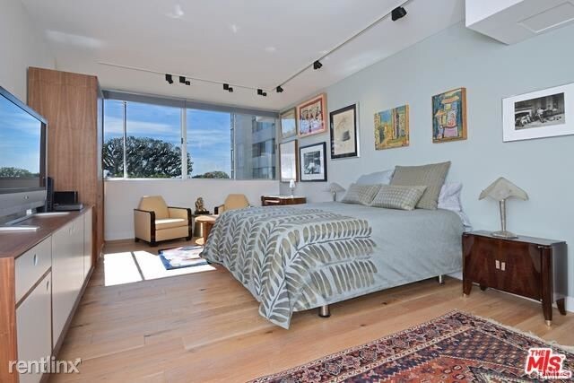 Foto del edificio - 17352 W Sunset Blvd