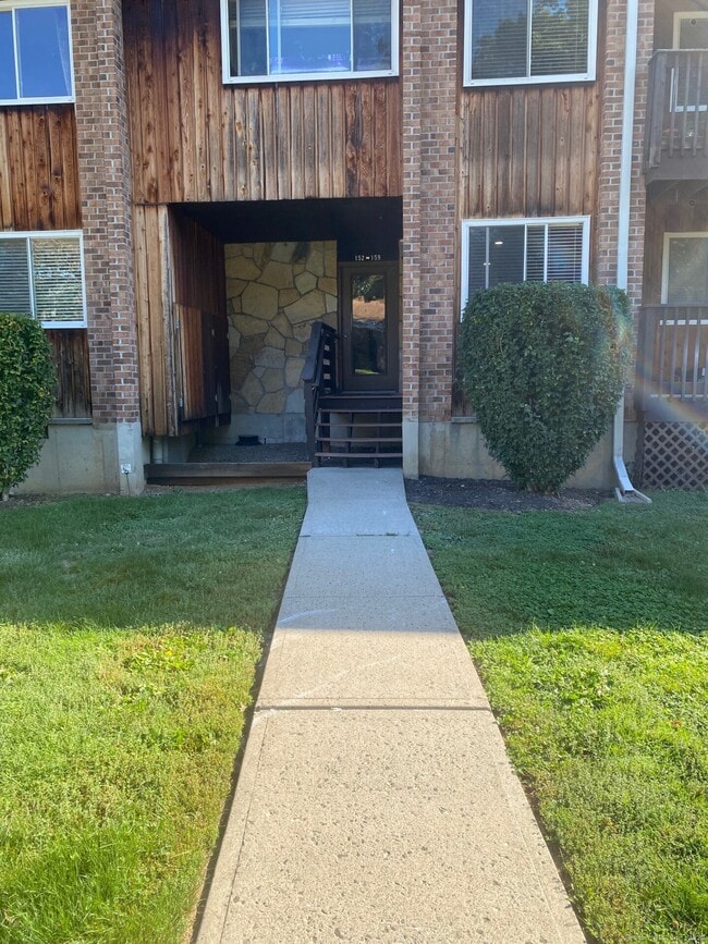 Building Photo - 333 Vincelette St