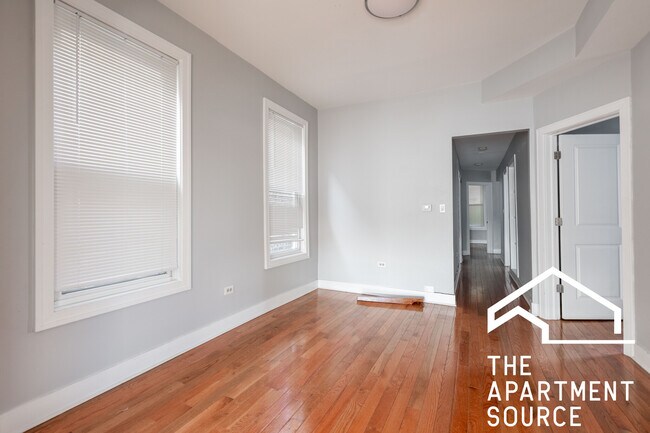 Foto del edificio - 4736 W Armitage Ave